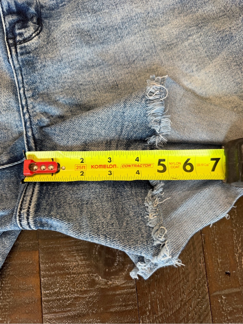 Judy Blue Light Wash Distresses Denim Shorts 1XL - Picture 10 of 10